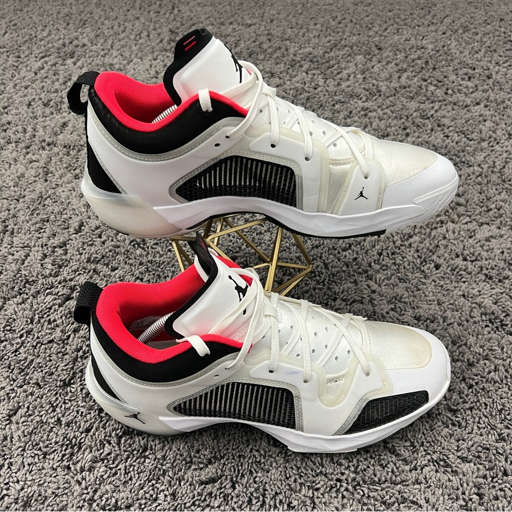 Jordan 37 XXXVII Low Siren Red White Black Nike Jumpman Size 12 - DQ4122-100